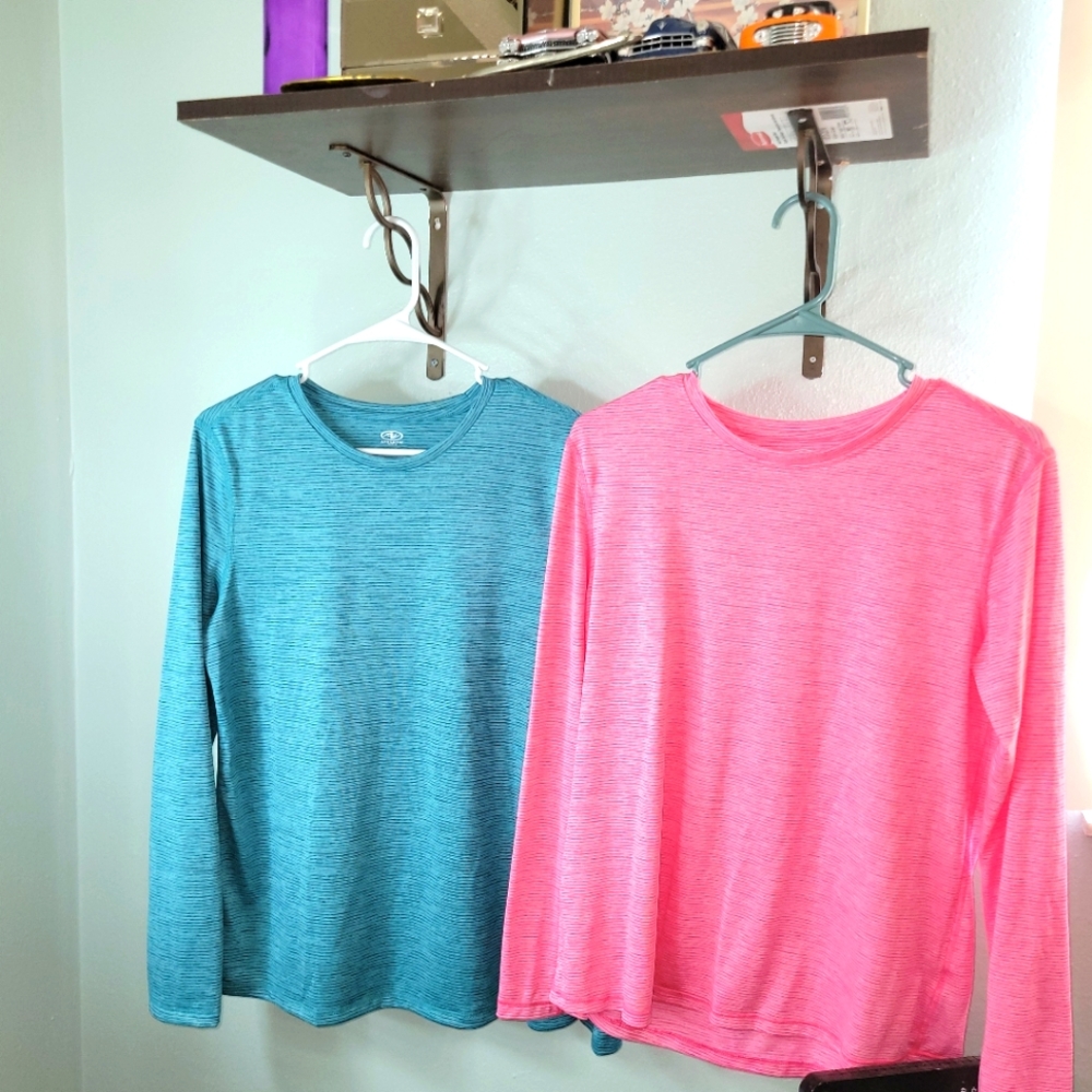 Set of 2 athletic tops